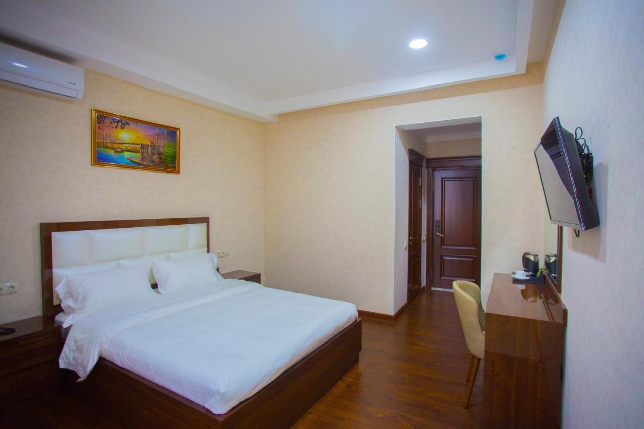 Hotel Ayni Doesjanbe Buitenkant foto