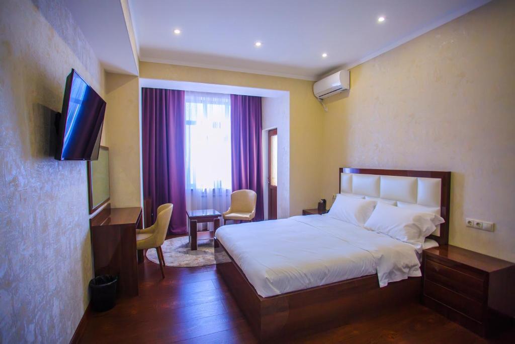 Hotel Ayni Doesjanbe Buitenkant foto