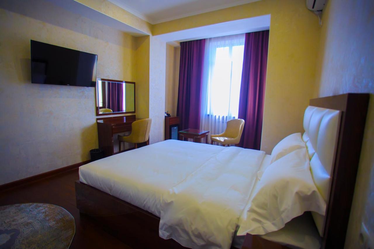 Hotel Ayni Doesjanbe Buitenkant foto