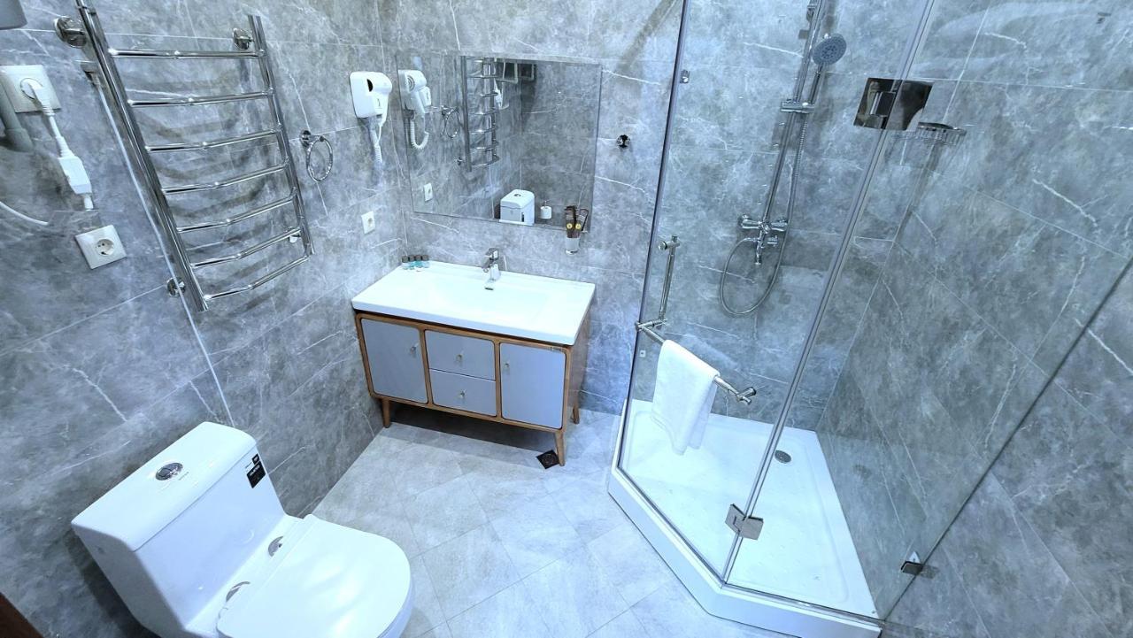 Hotel Ayni Doesjanbe Buitenkant foto
