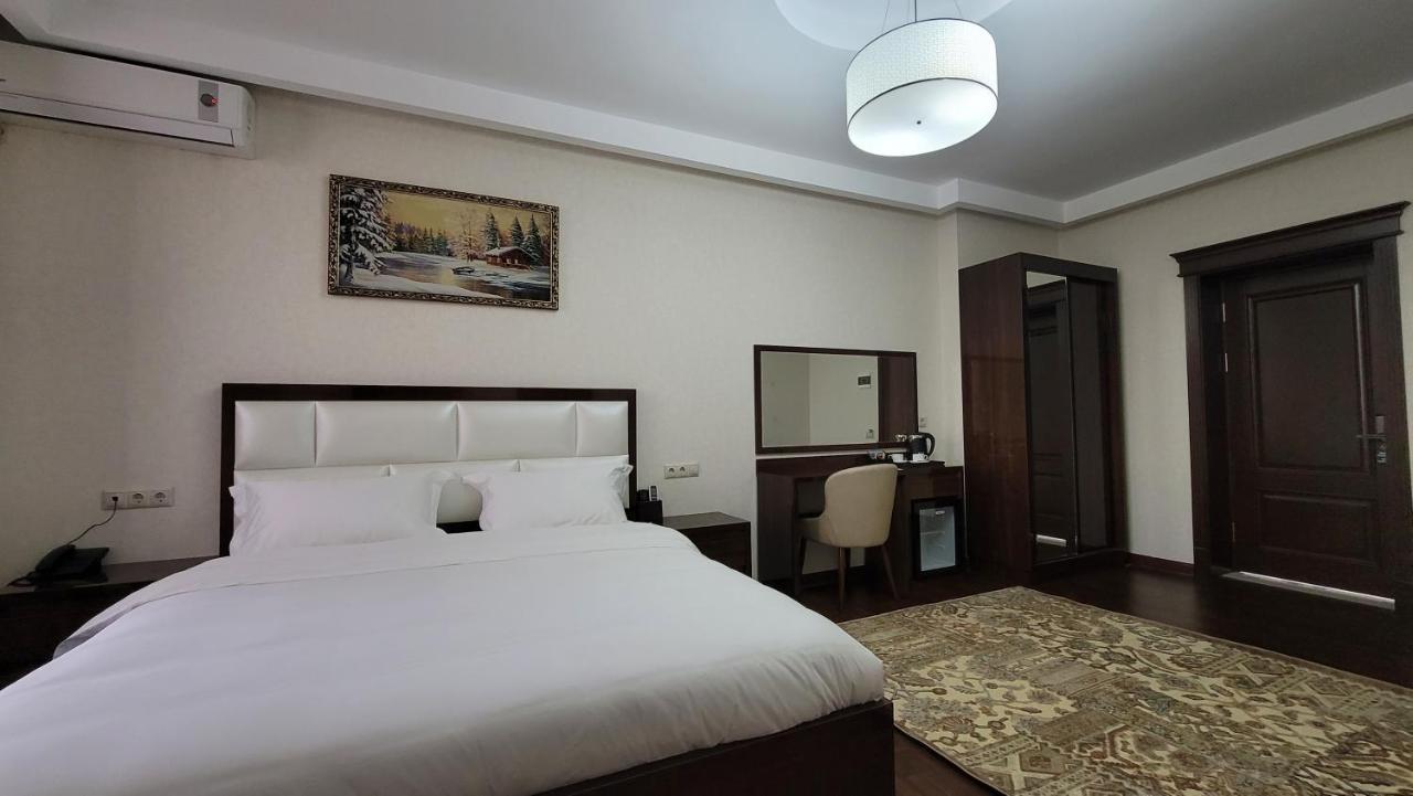 Hotel Ayni Doesjanbe Buitenkant foto