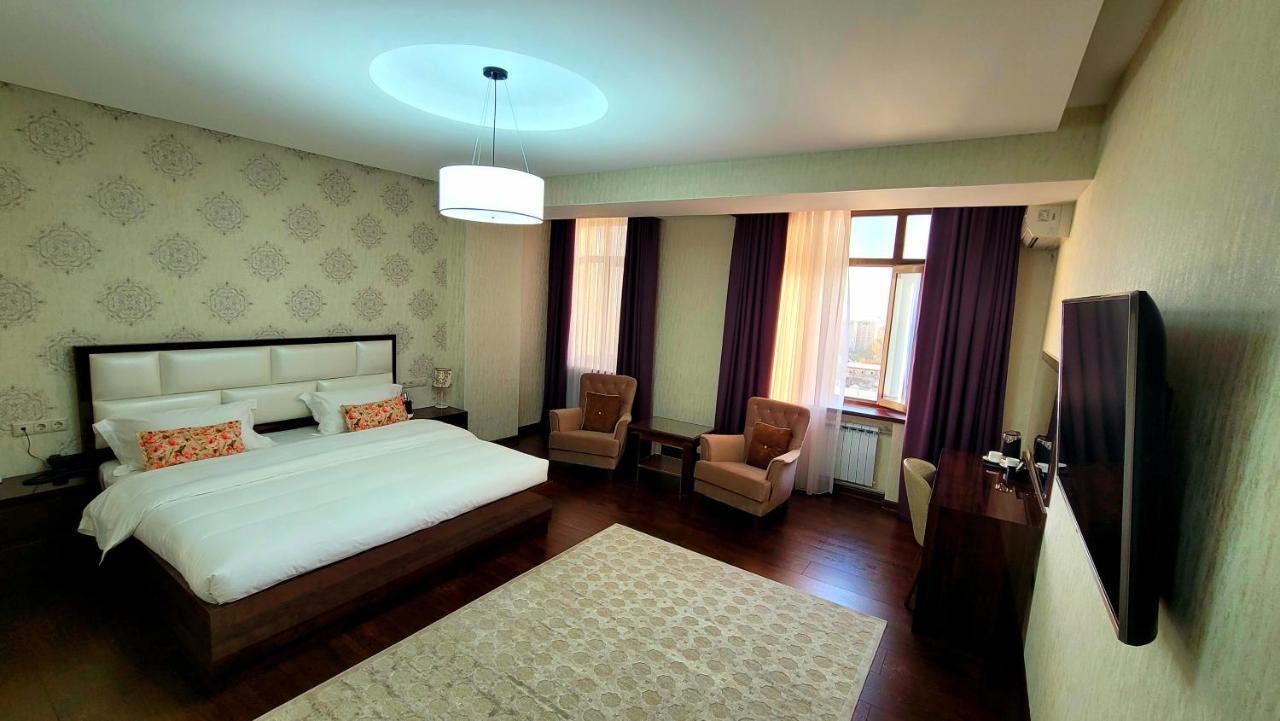 Hotel Ayni Doesjanbe Buitenkant foto