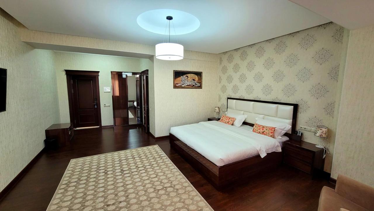 Hotel Ayni Doesjanbe Buitenkant foto