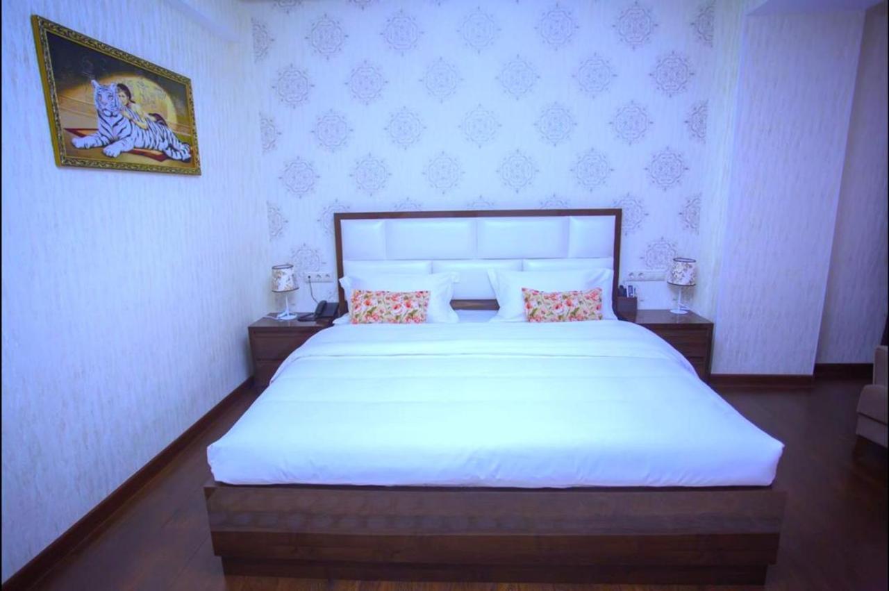 Hotel Ayni Doesjanbe Buitenkant foto