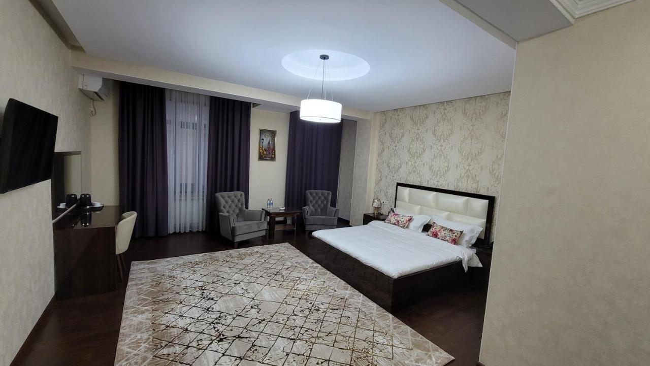Hotel Ayni Doesjanbe Buitenkant foto