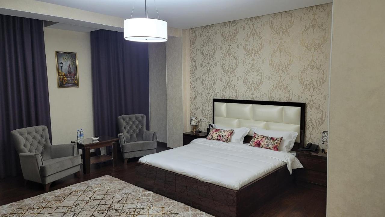 Hotel Ayni Doesjanbe Buitenkant foto