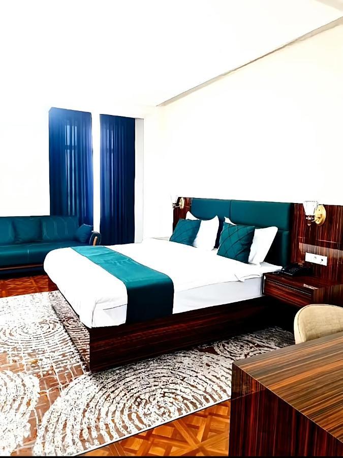 Hotel Ayni Doesjanbe Buitenkant foto