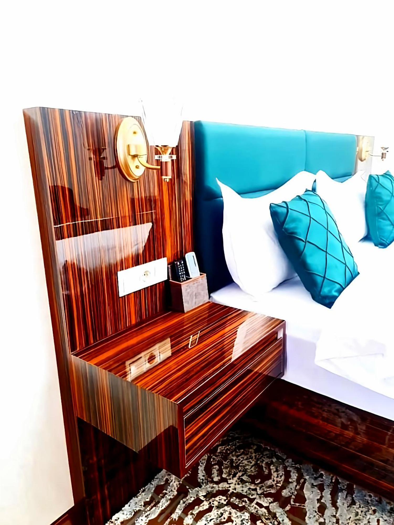 Hotel Ayni Doesjanbe Kamer foto