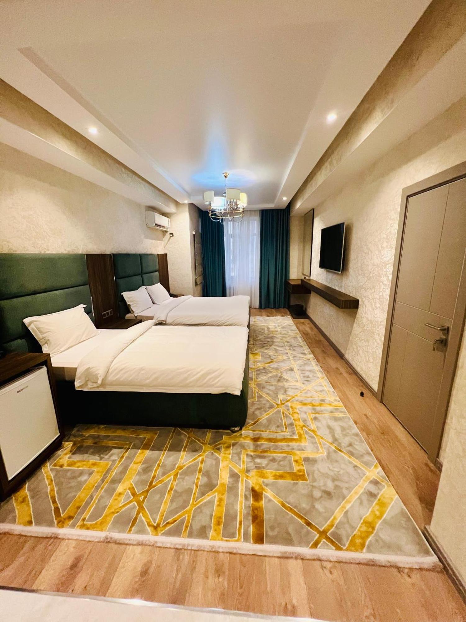 Hotel Ayni Doesjanbe Buitenkant foto